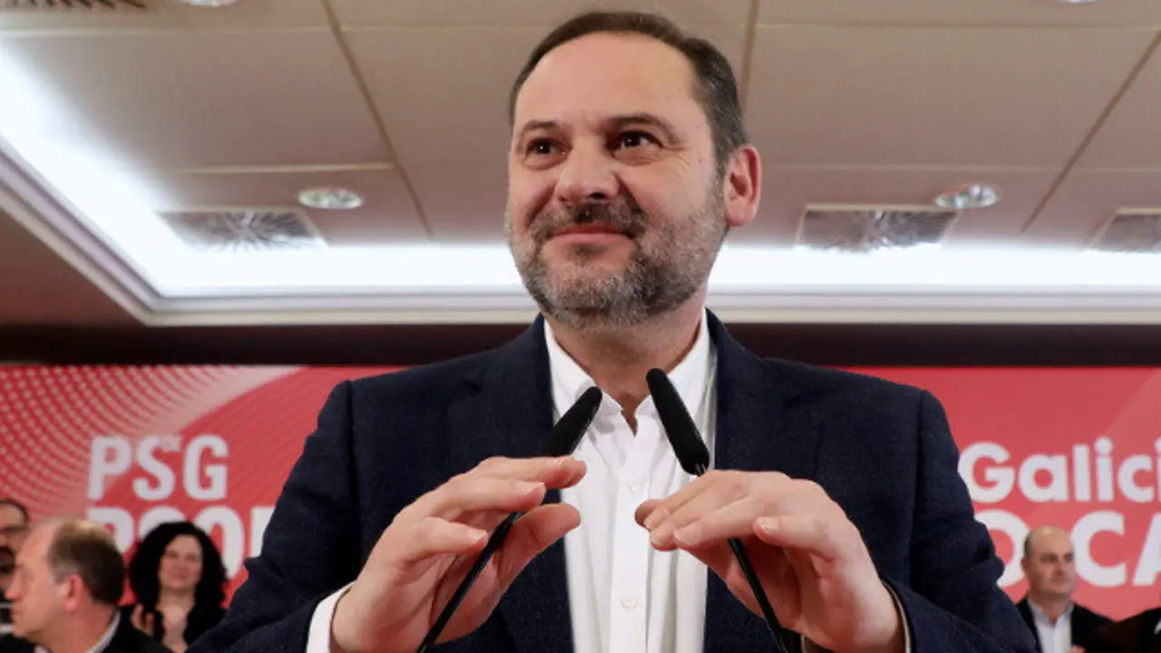 Ábalos, en su visita a Santiago de Compostela. XOÁN REY (Efe)