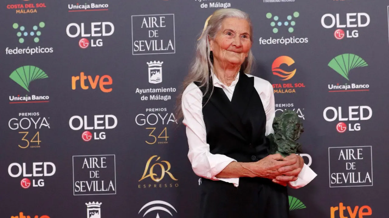 Benedicta Sánchez, con el Goya. EFE