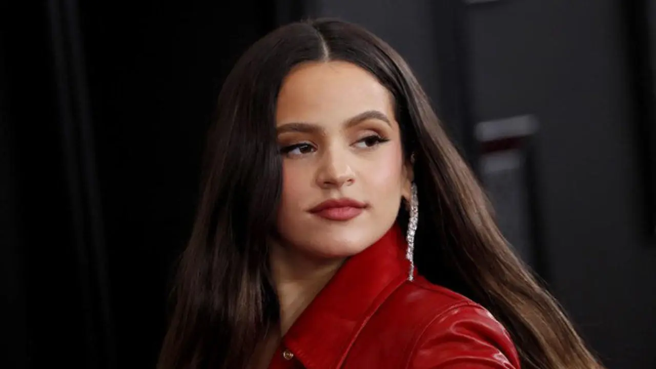 Rosalía, a su llegada al Staples Center de Los Ángeles. ETIENNE LAURENT (EFE)