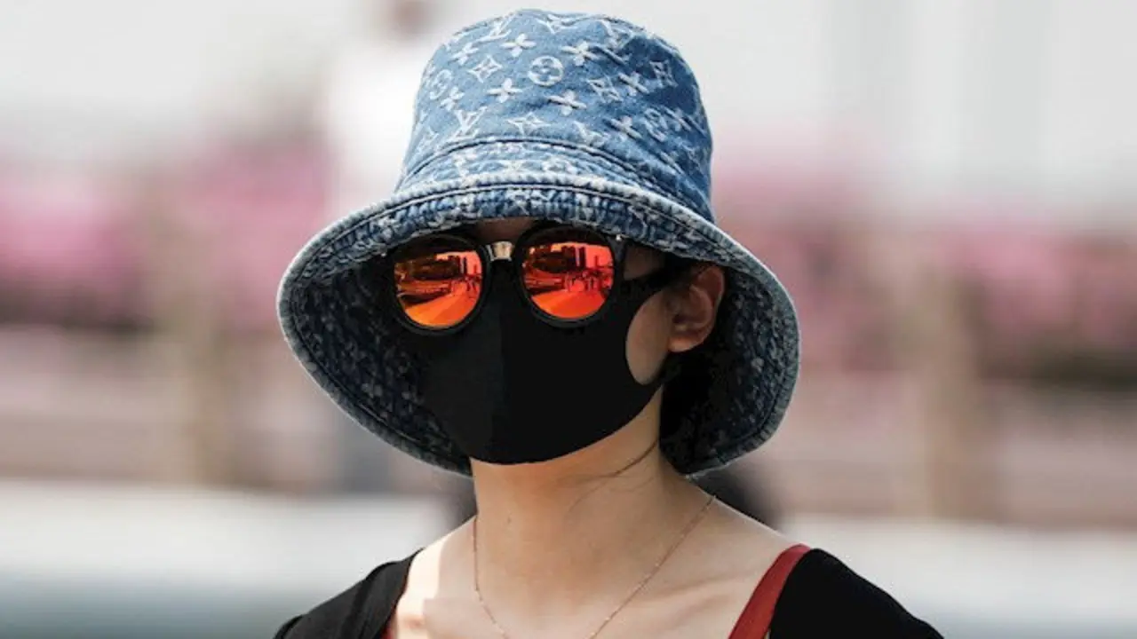 Una mujer llevando máscara en Singapur. EFE