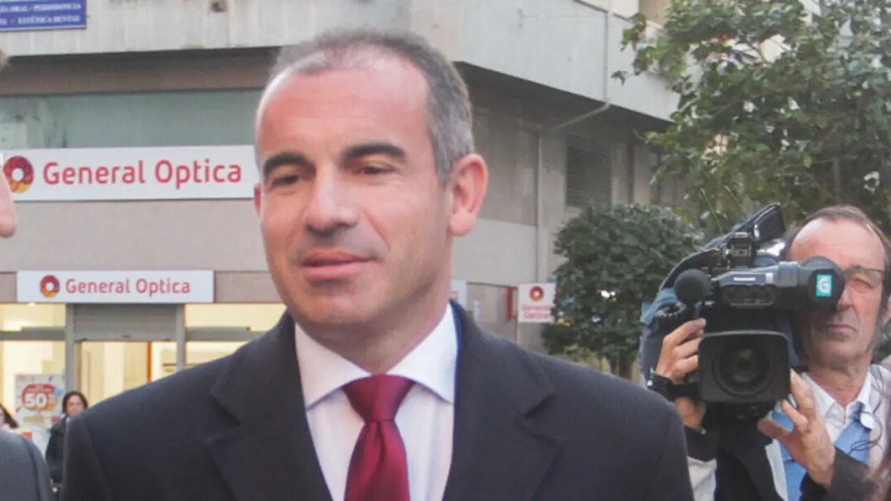 David 18.00 Núñez Feijoó en la sede del PP de Vilagarcía (Calle Castelao)