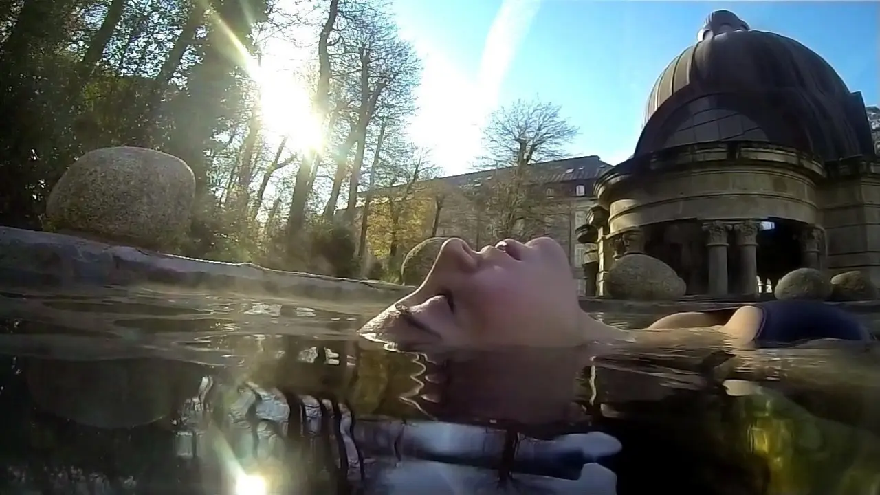 Imagen de una de las piscinas exteriores del Balneario de Mondariz. DP