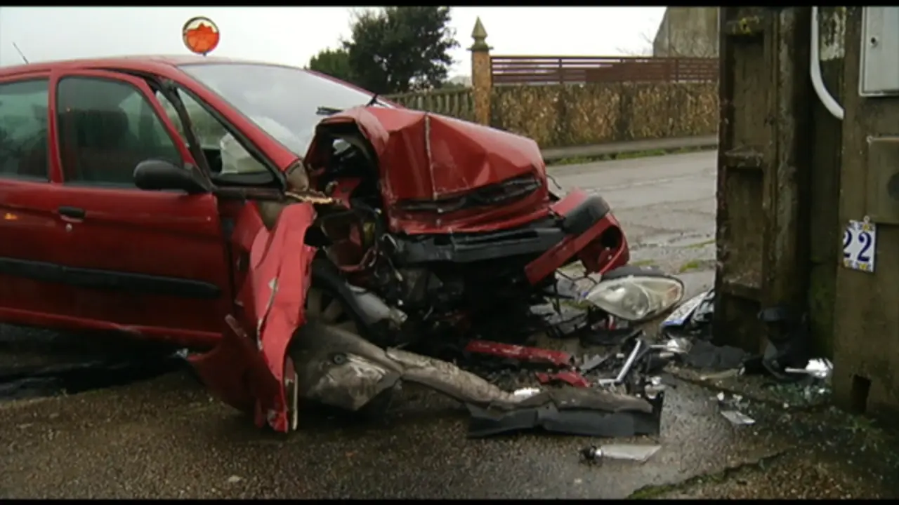 Estado del coche tras el golpe. G24 NOTICIAS