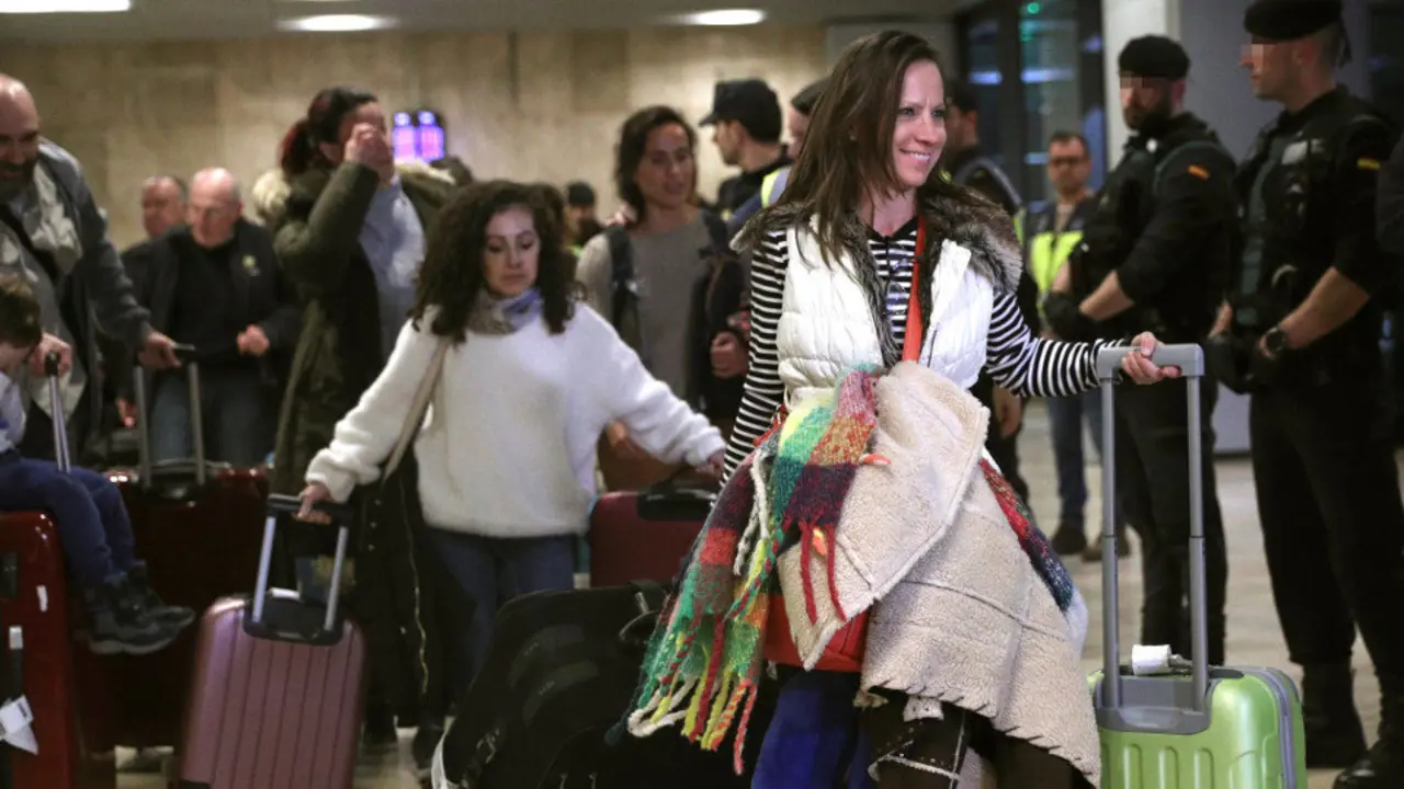 Los pasajeros del vuelo de Air Canada averiado desembarcaron ilesos. EFE