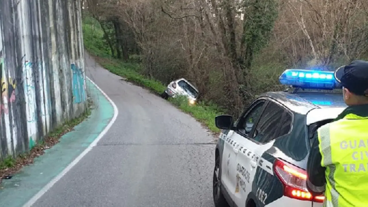 El coche del vecino de Mos que quintuplicó la tasa de alcohol GUARDIA CIVIL