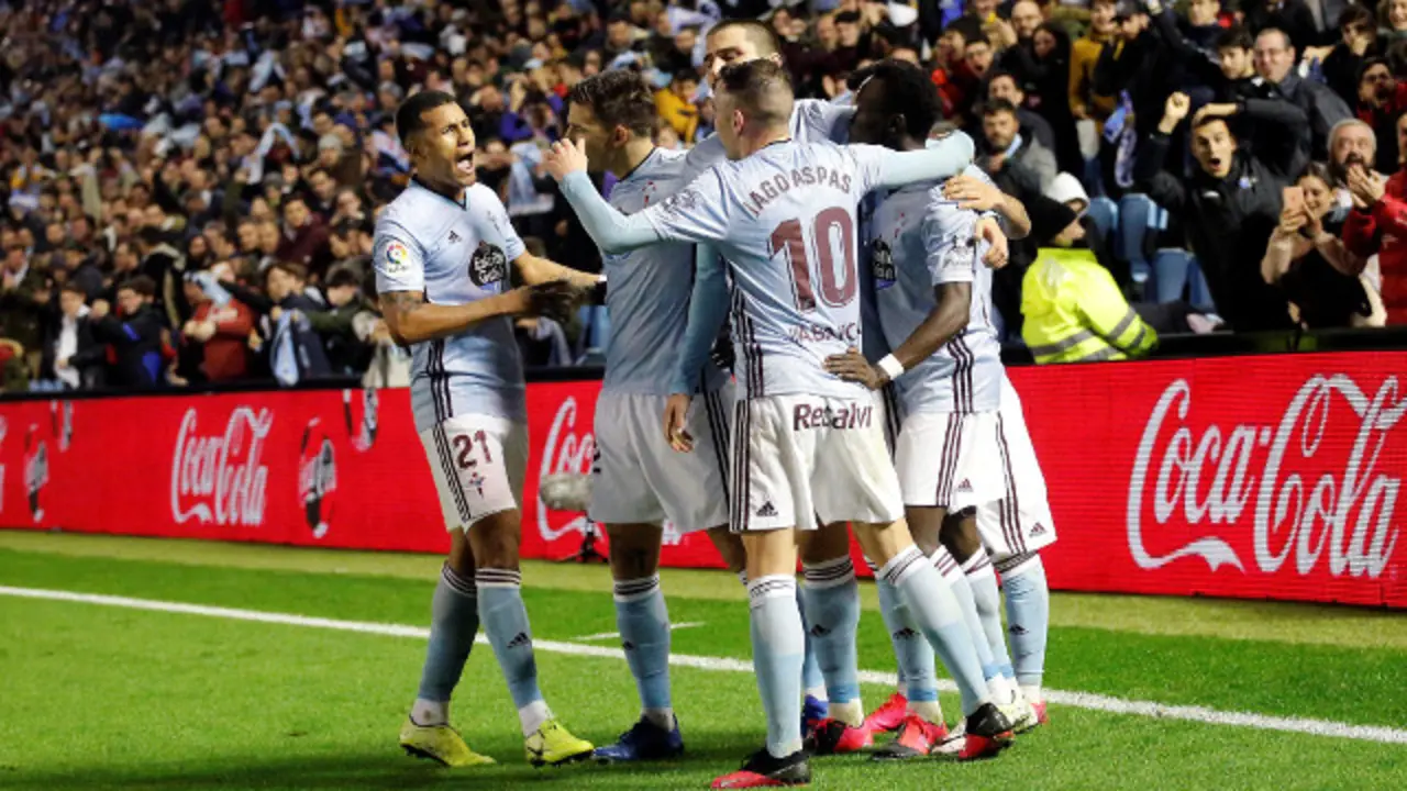 Los jugadores del Celta celebran el gol del danés Pione Sisto. EFE
