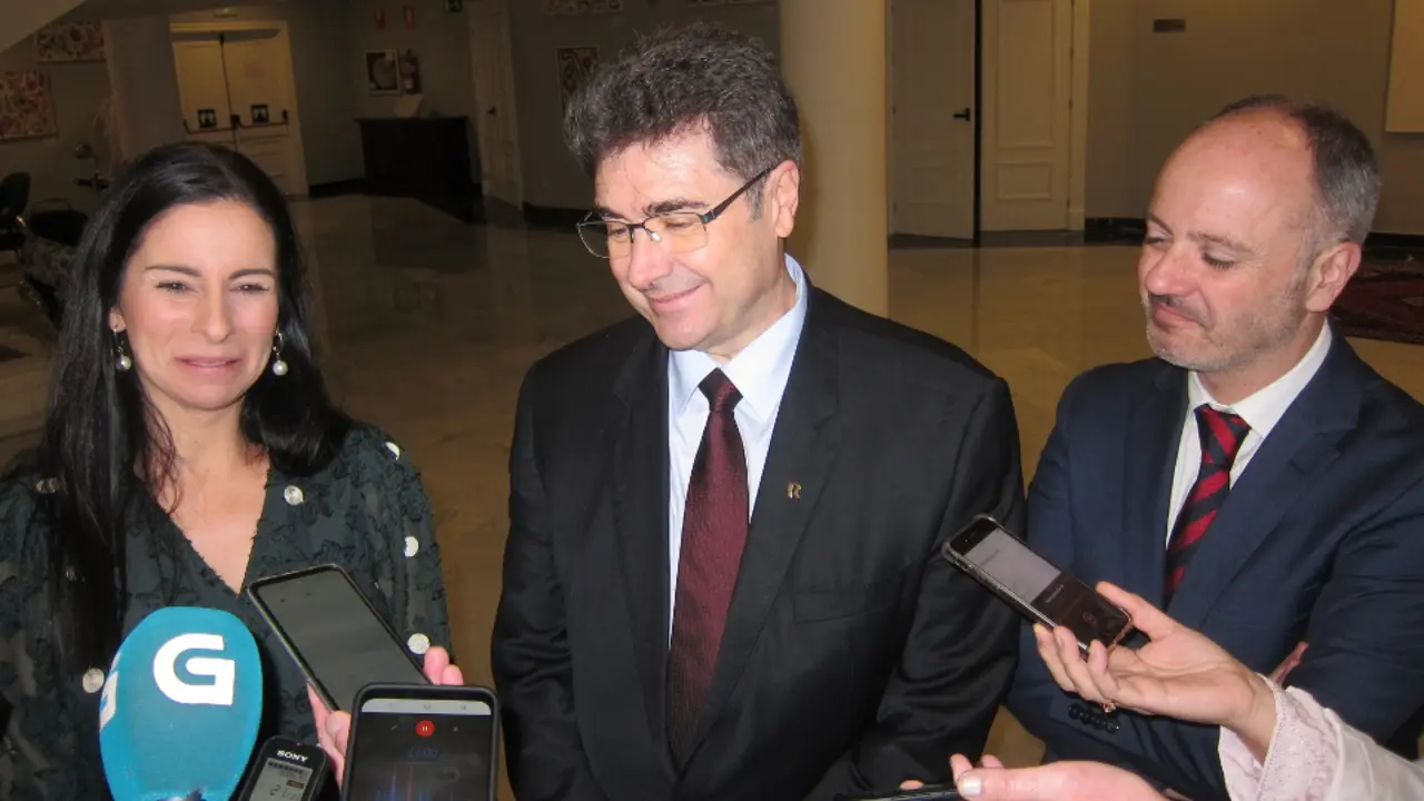 El consejero delegado del Grupo Euskaltel, José Miguel García, atiende a los medios en Vigo. EUROPA PRESS