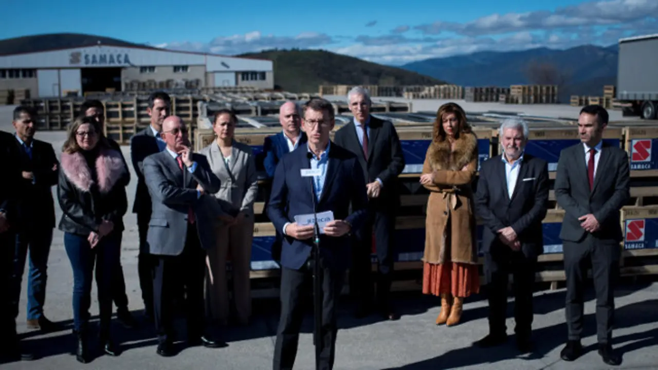 O presidente da Xunta, Alberto Núñéz Feijóo na súa visita a Samaca. BRAIS LORENZO