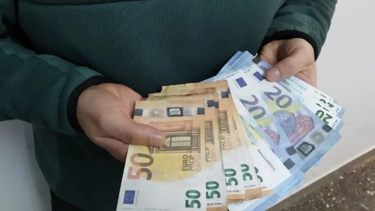 Los billetes falso. GUARDIA CIVIL