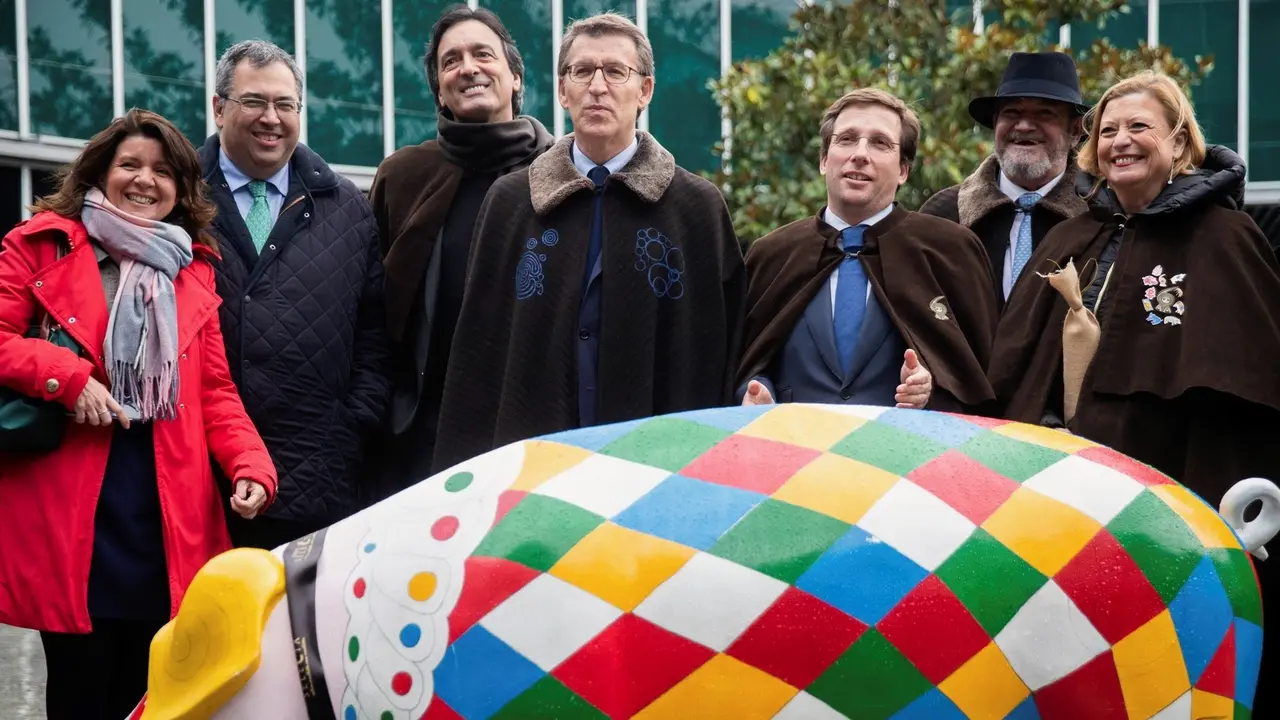 Feijóo y Almeida, en la Feira do Cocido. ÓSCAR CORRAL