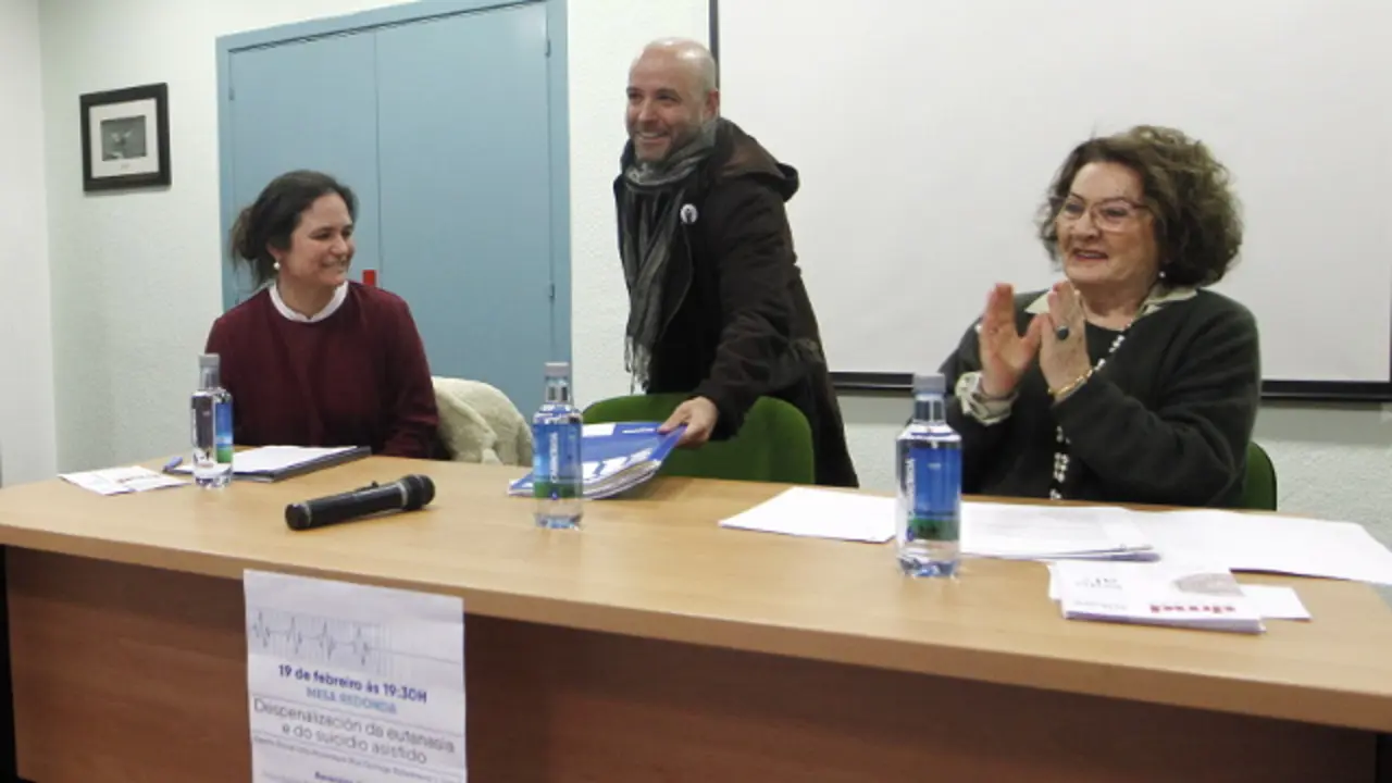 Villares, Cambrón y Guitián, en la mesa redonda de este miércoles en Lugo. VICTORIA RODRÍGUEZ