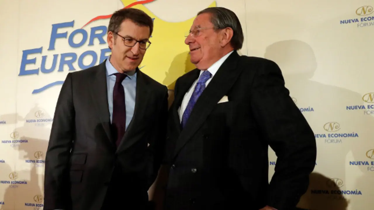 Feijóo y Francisco Vázquez, en el Fórum Europa. EDUARDO PARRA