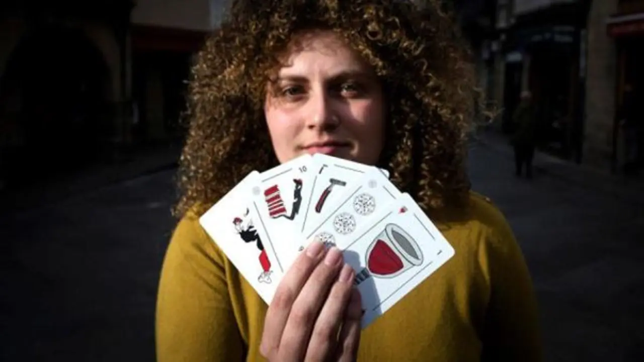 Antía Alberte presenta su baraja feminista en Ourense.BRAIS LORENZO (Efe)