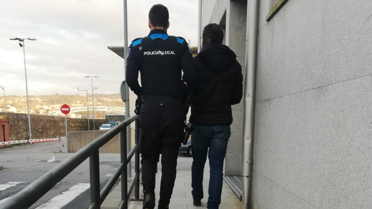 Detido por agredir a súa exparella en Poio. DP