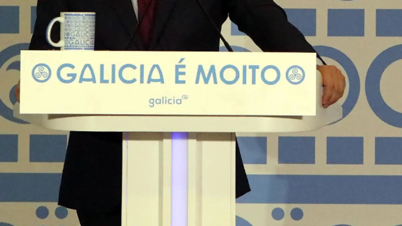  Alberto Núñez Feijóo, y el presidente de la Fundación La Caixa, Isidro Fainé, firman un acuerdo de colaboración en materia de acción social y de apoyo al Xacobeo 2021.