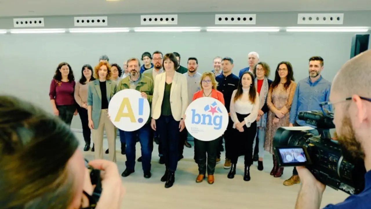 Pontón xunto a Bará, Prado e Fernández en Vigo. BNG