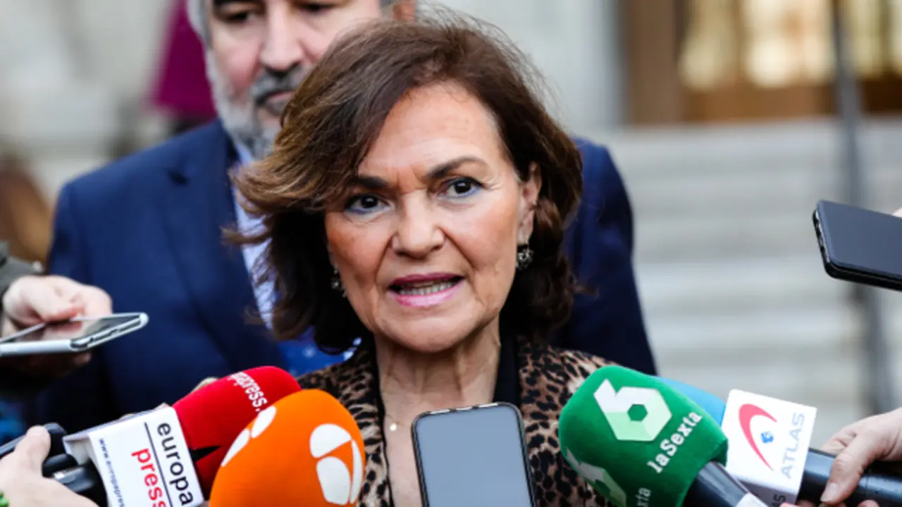 A vicepresidenta primeira do Goberno, Carmen Calvo, responde os medios. EUROPA PRESS
