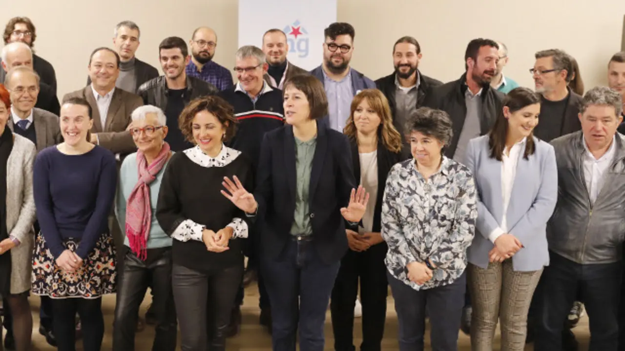 Ana Pontón, este miércoles, con alcaldes y responsables municipales del BNG. LAVANDEIRA JR (Efe)