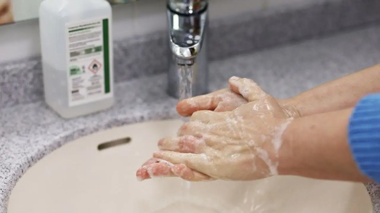 Lavarse las manos con frecuencia, una de las prácticas fundamentales para evitar el contagio PIXABAY
