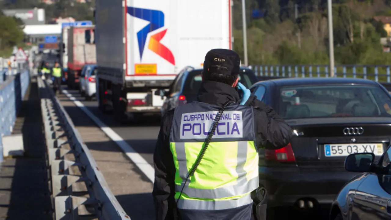 Colas en el puente internacional de Tui. SALVADOR SAS