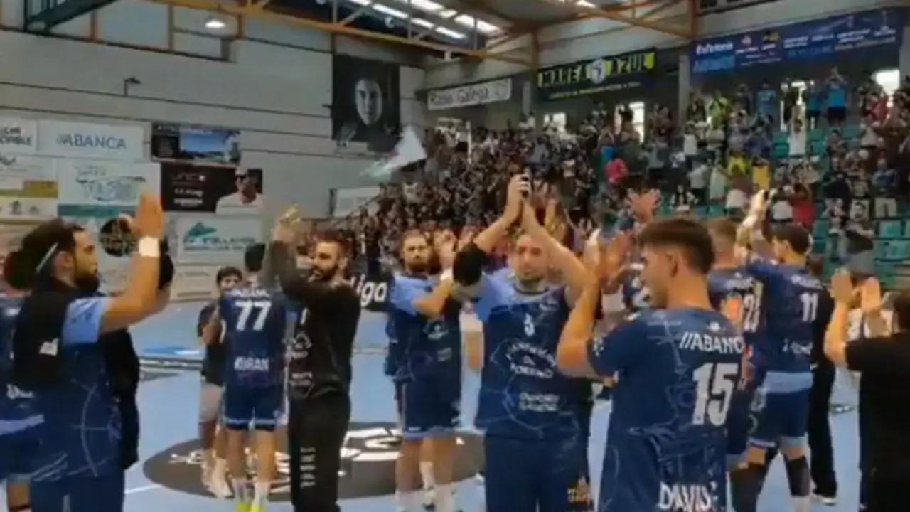 Los jugadores del Frigoríficos celebran una victoria. TWITTER