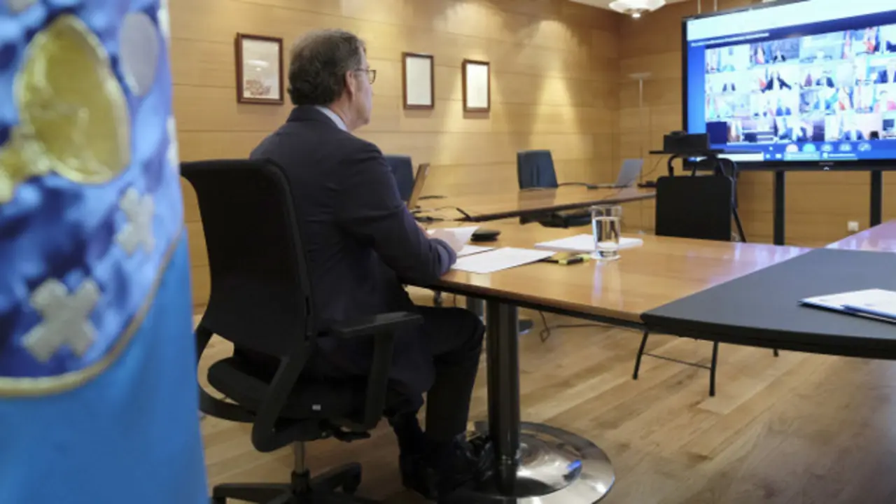 Feijóo, en una multiconferencia con otros presidentes autonómicos. AGN152