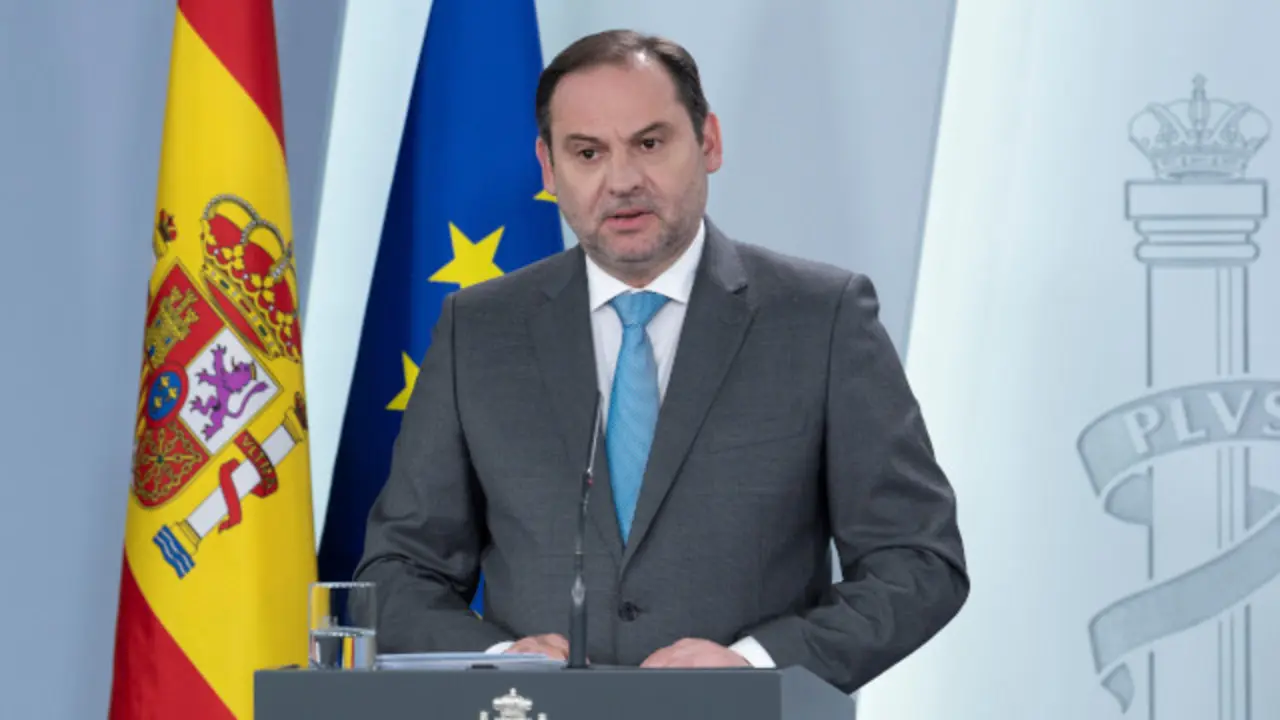 El ministro de Transportes, Movilidad y Agenda Urbana, José Luis Ábalos, en rueda de prensa. EFE