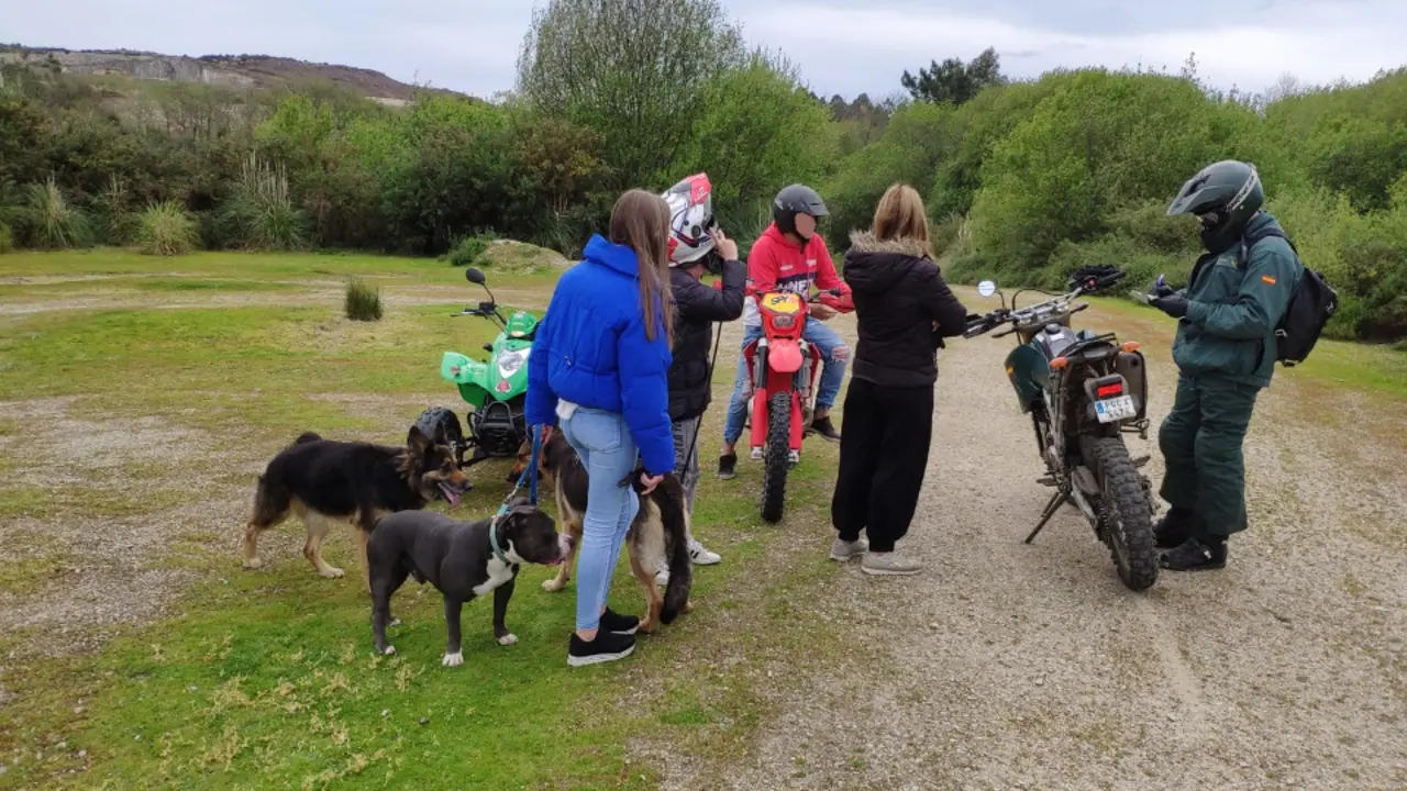 La familia de Arteixo sorprendida incumpliendo con el confinamiento. EP