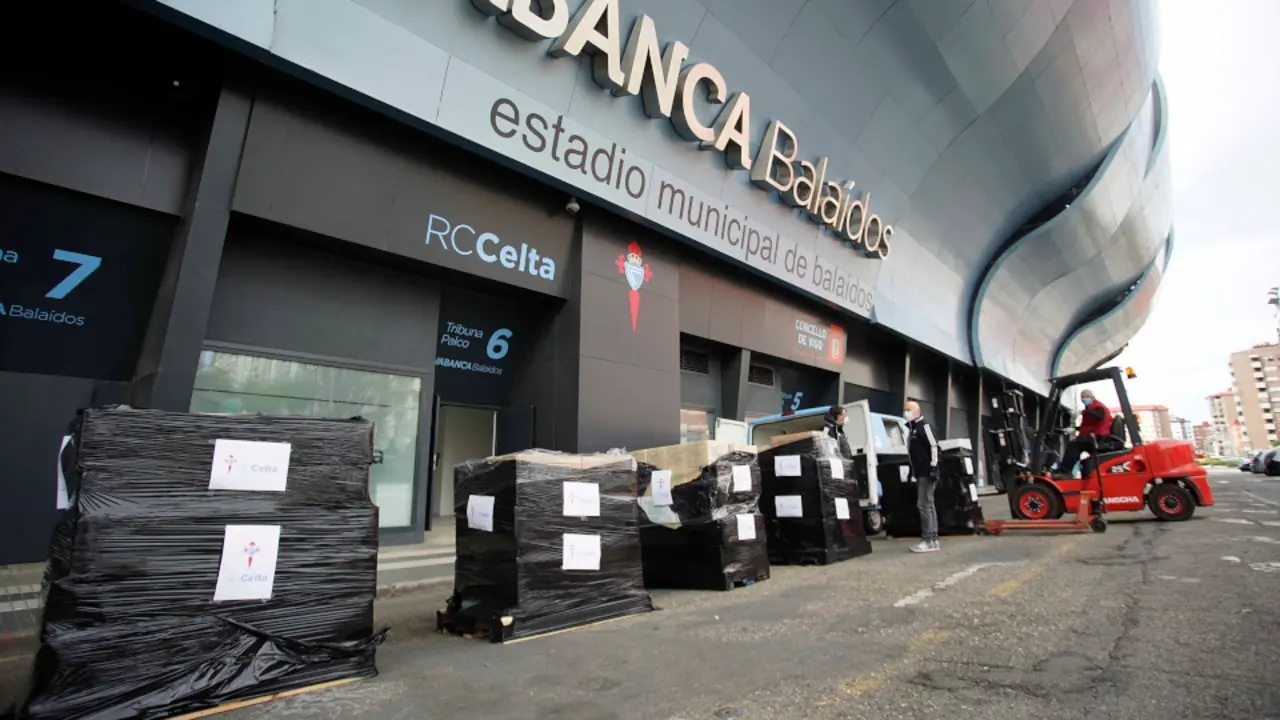 Material sanitario donado por el Celta la pasama semana, a las puertas de Balaídos. EUROPA PRESS