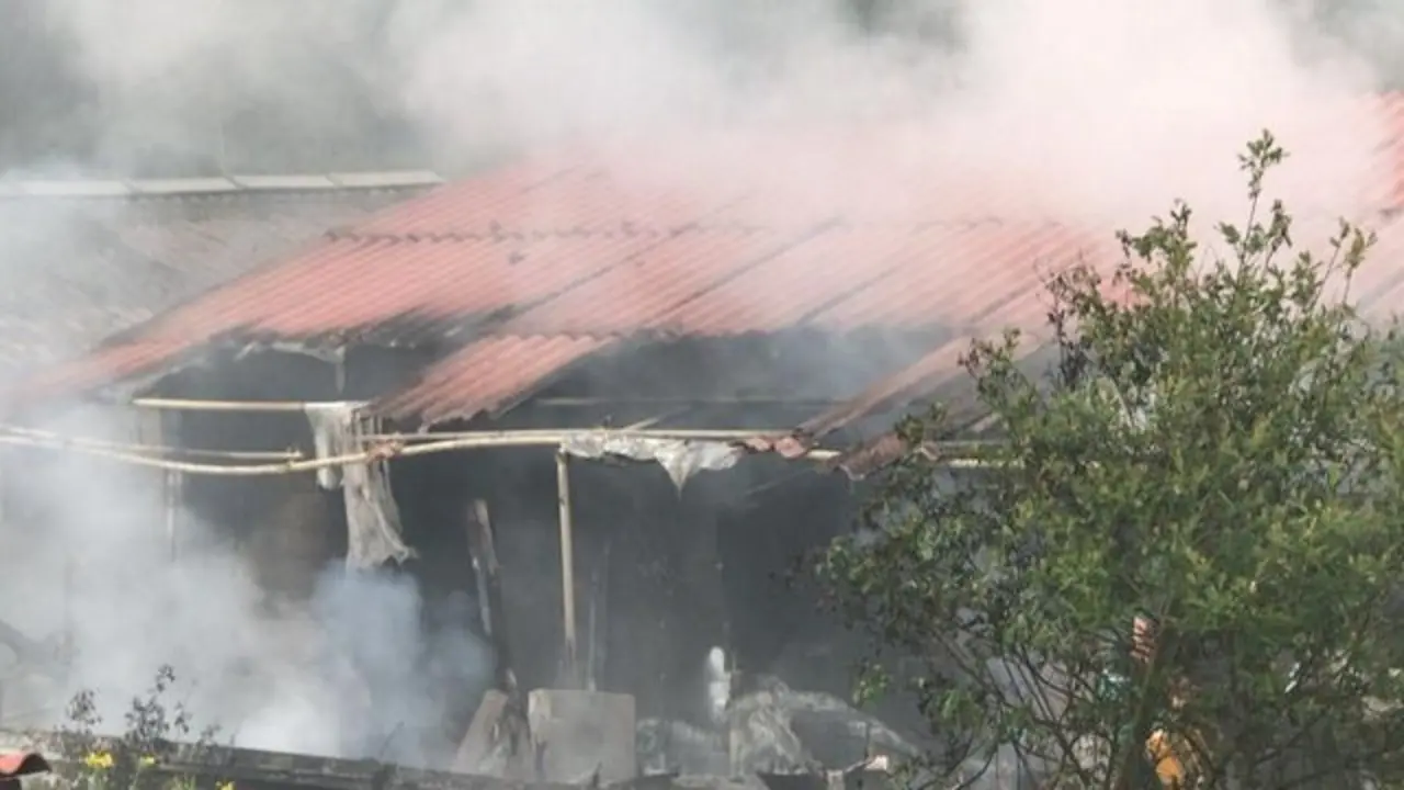 Incendio na granxa de Culleredo.EP
