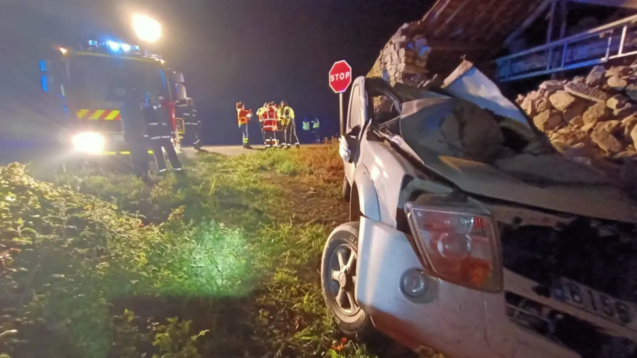 El coche del joven que falleció en Rodeiro. CEDIDA