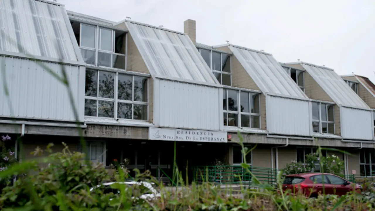 Entrada da residencia de maiores Nuestra Señora de la Esperanza na Farixa. BRAIS LORENZO (EFE)