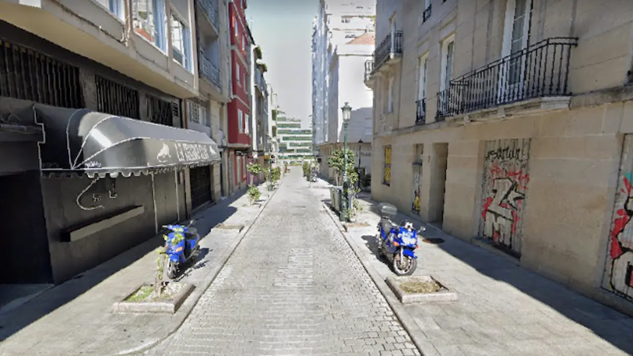 O agresor sexual atopou á moza en Churruca e levouna á súa casa. GOOGLE MAPS