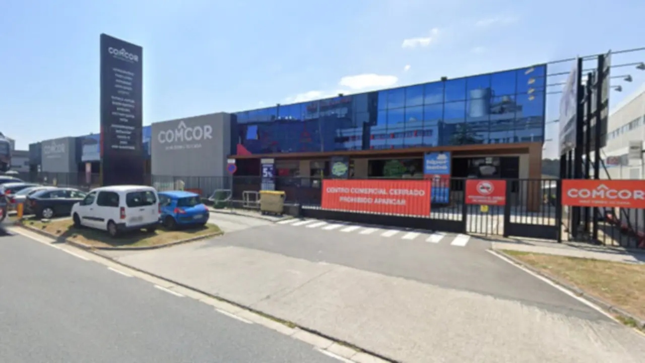 El antiguo centro comercial Comcor, ubicado frente a la sede de Hijos de Rivera. GSV