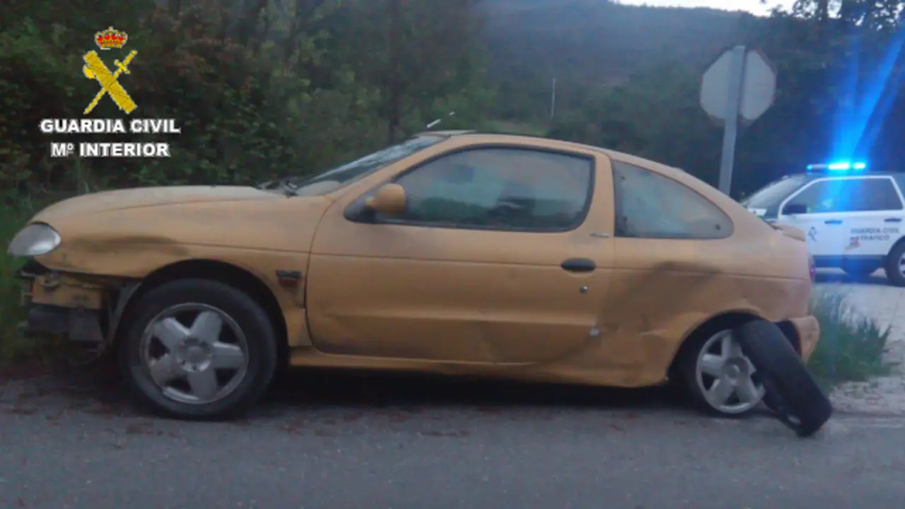 El vehículo, tras el siniestro. GUARDIA CIVIL