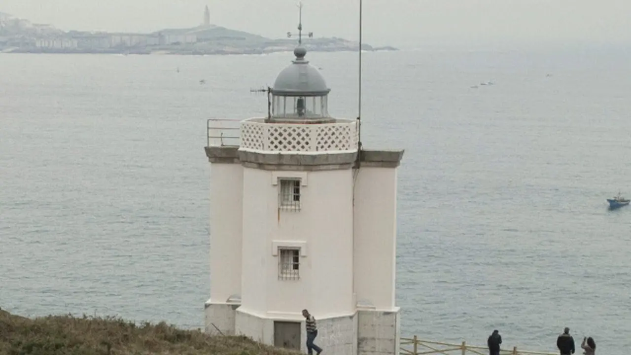 Os furtivos foron sorprendidos nas proximidades do faro de Mera, en Oleiros. EP