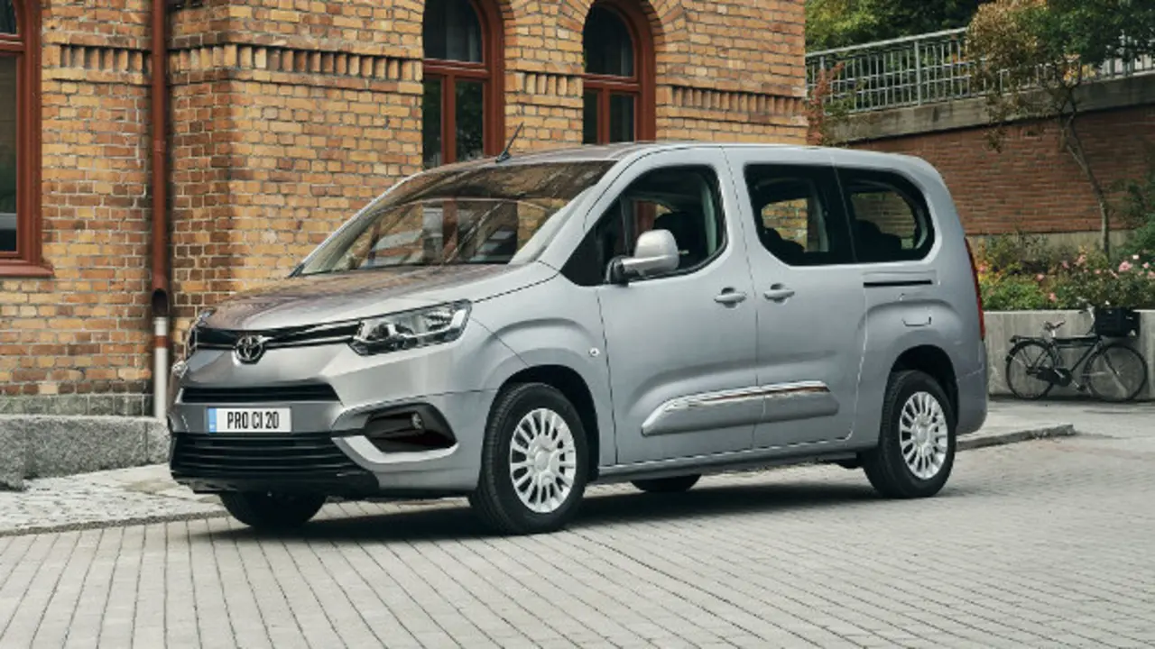 Toyota PROACE CITY COMBI (1)