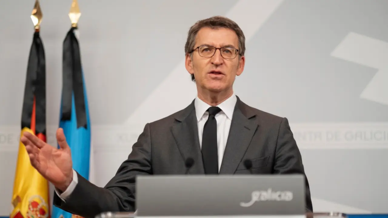El presidente de la Xunta de Galicia, Alberto Núñez Feijóo, durante la rueda de prensa de este miércoles. DAVID CABEZÓN (EFE)