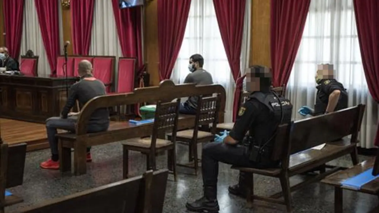 Juicio en la Audiencia de Ourense contra dos acusados de robo y agresión sexual a otro varón. EUROPA PRESS