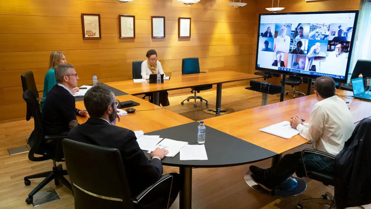 Representantes de la Delegación del Gobierno, Xunta y Fegamp, en la reunión del Cecop. EUROPA PRESS
