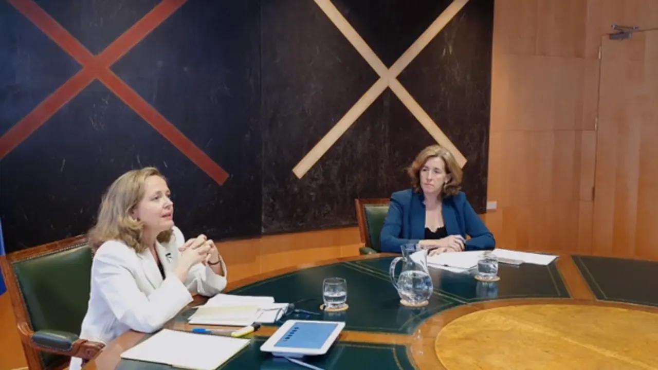 La vicepresidenta de Asuntos Económicos y la secretaria de Estado de Economía, en el encuentro de este jueves. EFE