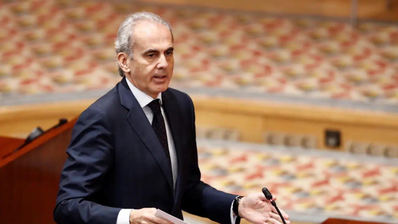 El consejero de Sanidad, Enrique Ruiz Escudero, durante una intervención en el Pleno de la Asamblea de Madrid. EUROPA PRESS