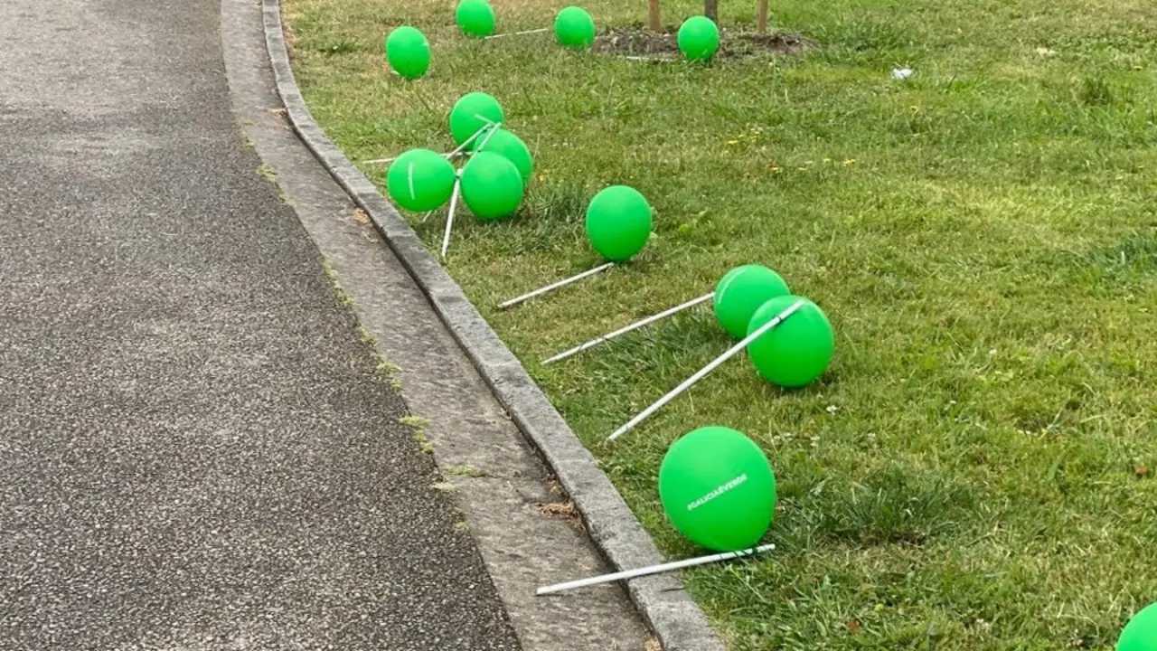 Globos verdes empleados por Vox. TWITTER
