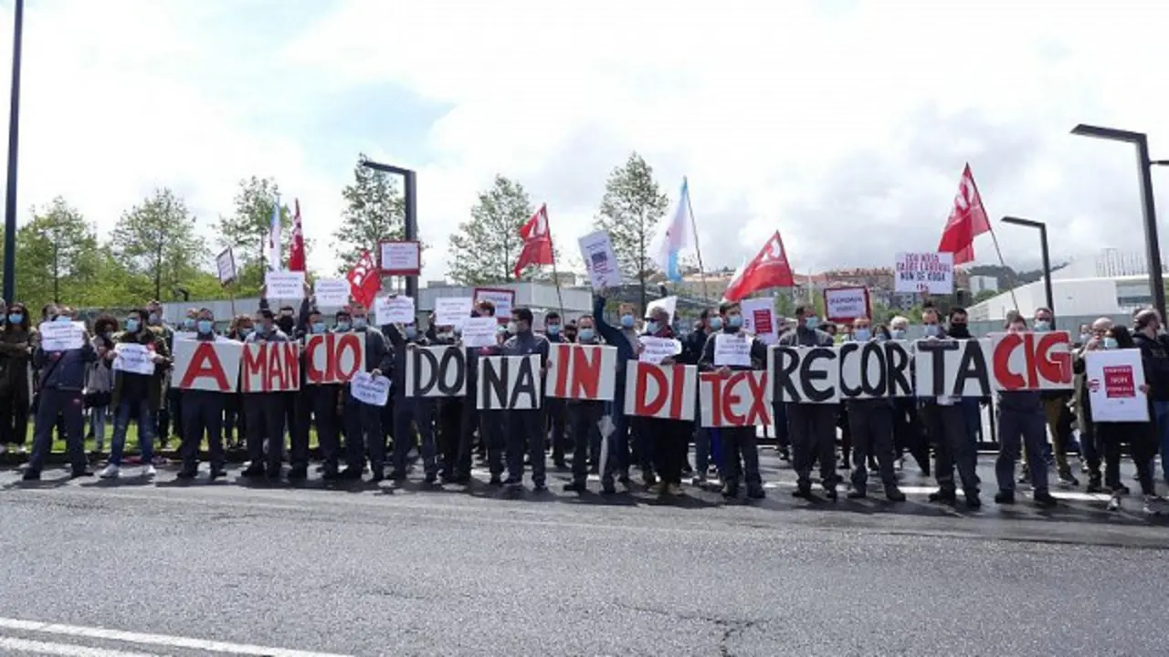 Protesta de traballadores de tendas de Inditex en Arteixo.CIG