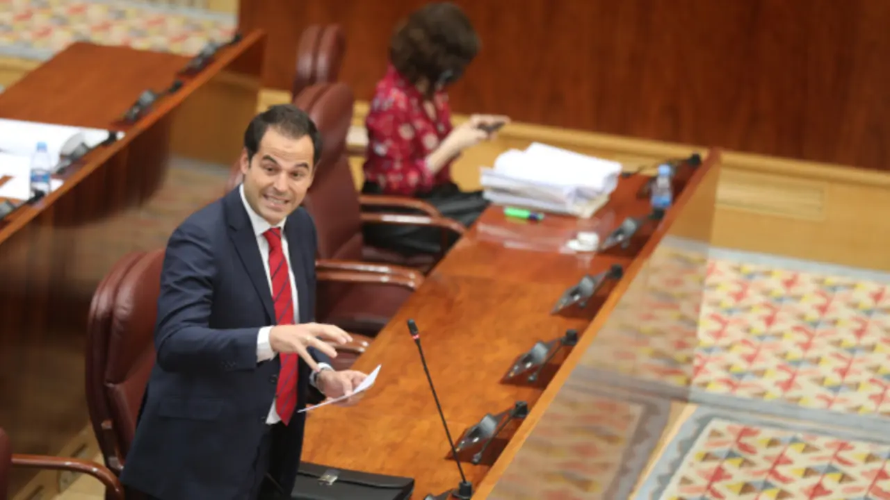 Generated by  IJG JPEG Library