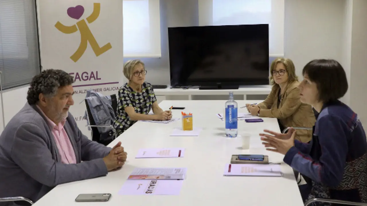 Ana Pontón, en su visita al centro de Afagal. EFE