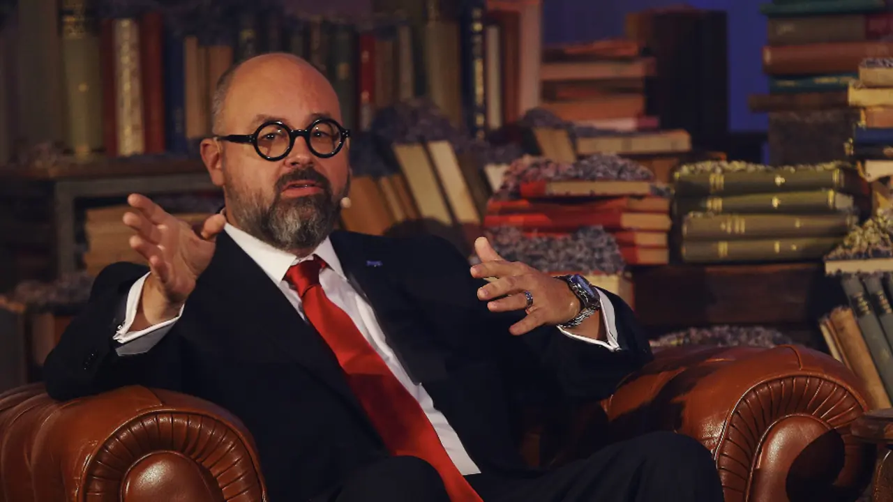 El escritor Carlos Ruiz Zafón. ALEJANDRO GARCÍA (EFE)