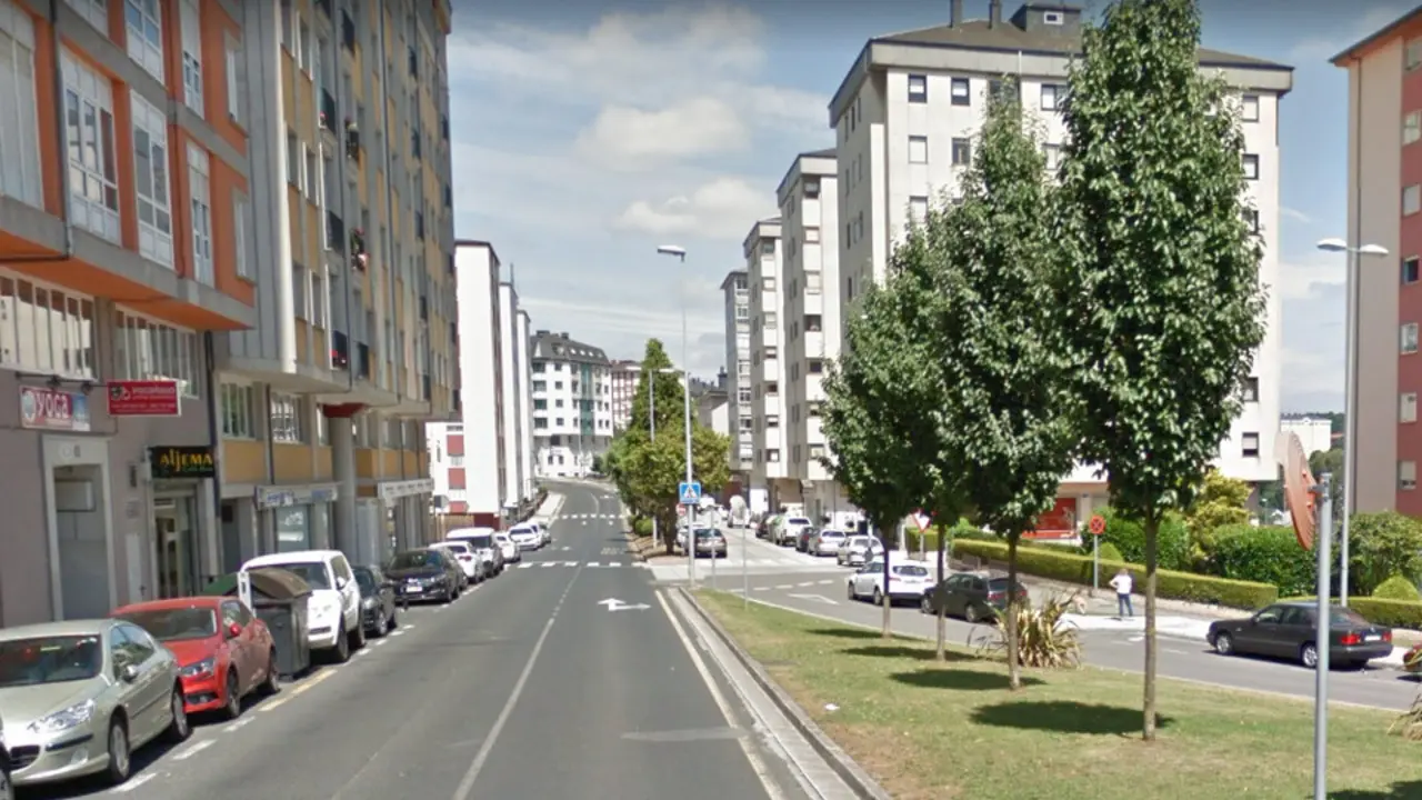 La joven salió a bajar la basura en la Rúa Río Sil. GSV