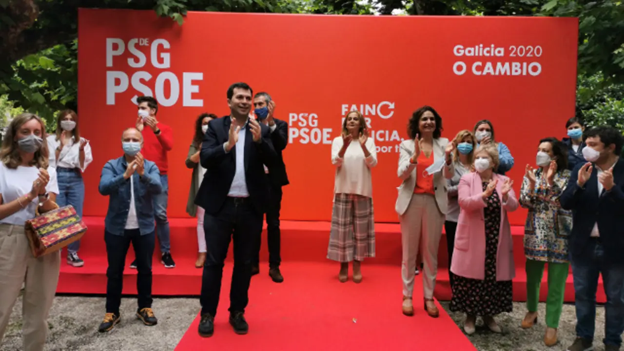 Caballero y la ministra Montero, en Vilagarcía. EUROPA PRESS