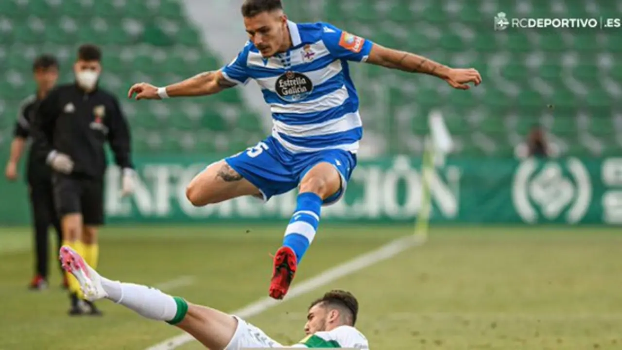 Un lance del Elche - Dépor. @RCDeportivo